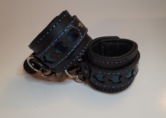 Tough Hide Where Wolf Hand Cuffs