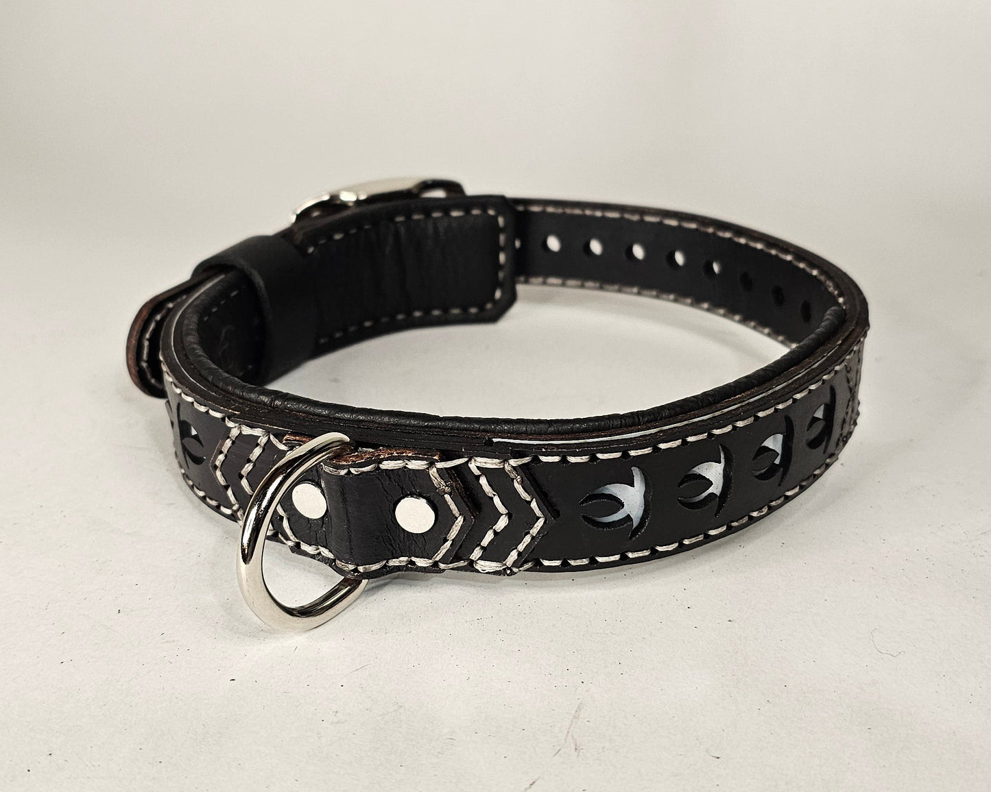 Tough Hide Claw and Fang Theme Collar Choker