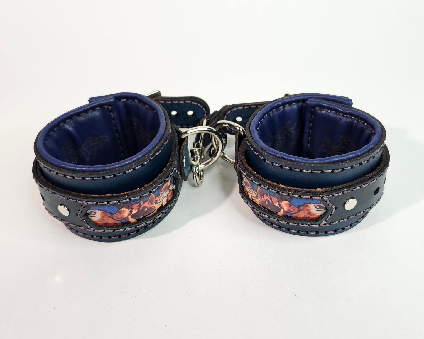 Tough Hide Camp Howl Scavenger Species Hand Cuffs