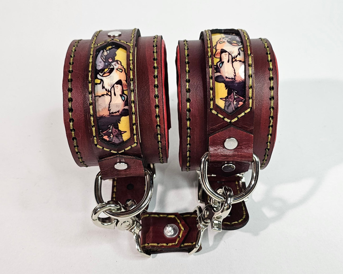 Tough Hide Camp Howl Predator Species Hand Cuffs